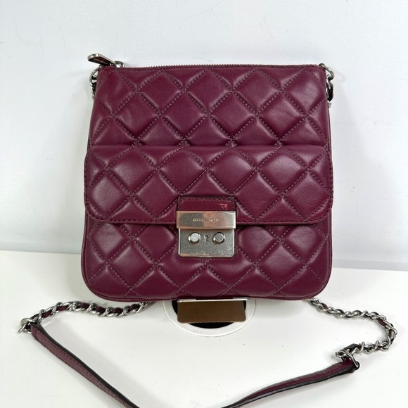 Michael Kors Quilted Burgundy Soft Leather Zip Purse Crossbody Bag Flap Pocket - Picture 1 of 11